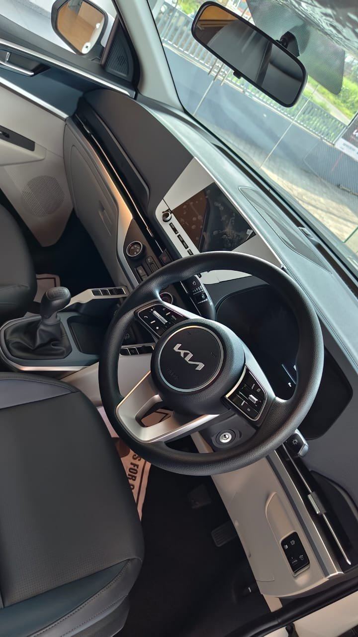 Kia Carens interior